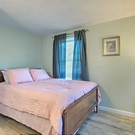Updated Plymouth Home Less Than 2 Miles To Waterfront!
